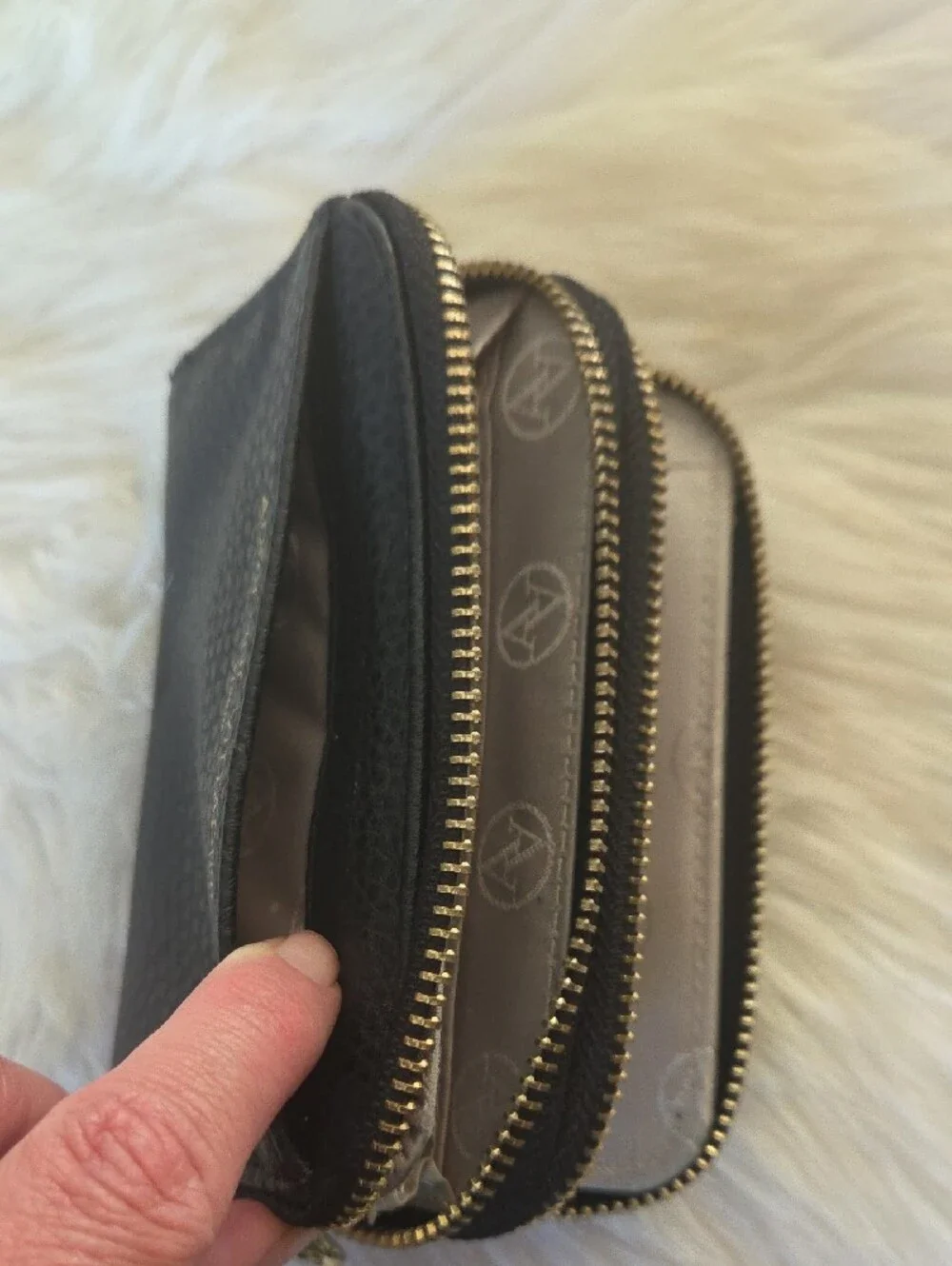 Adrienne Vittadini Small Black Pebbled Leather Zip Card Wallet